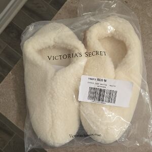 Victoria's Secret Soft Cream Slippers